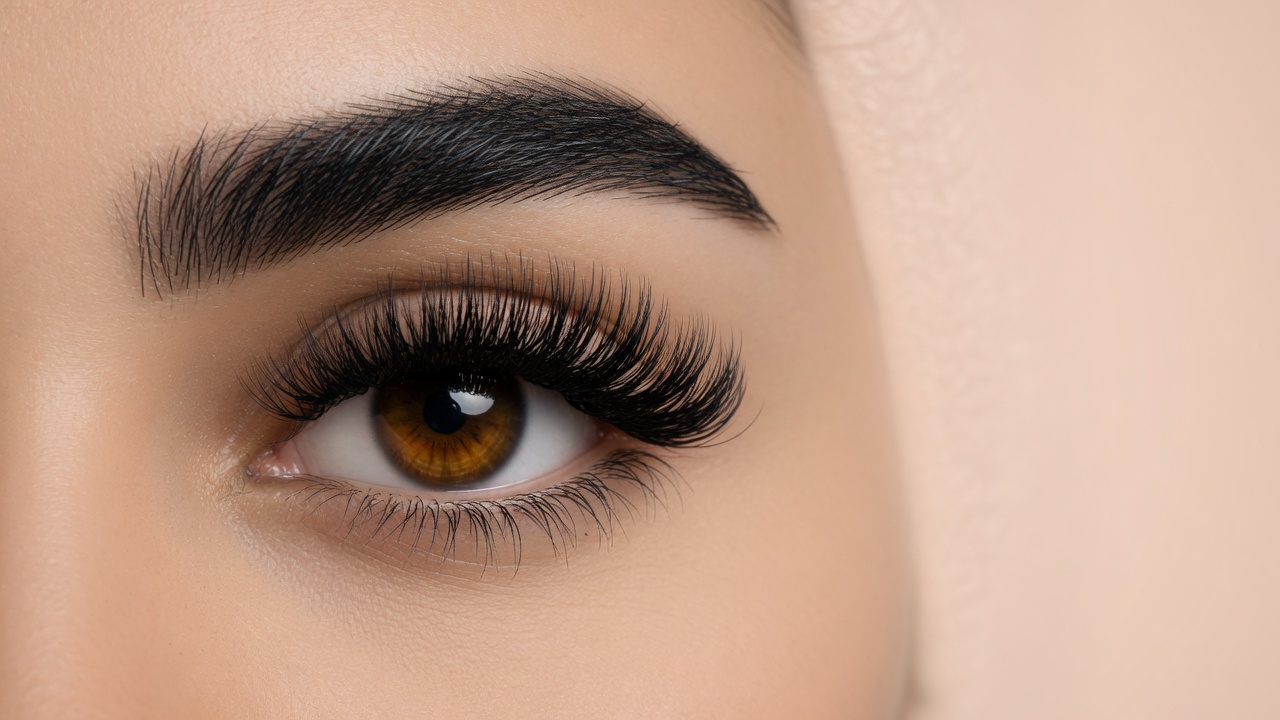How Long Does It Take for Eyelashes to Grow Naturally?